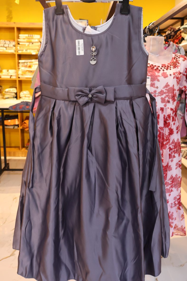 Elegant Grey Satin Girls Party Dress with Bow